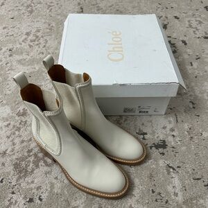 Chloe Mallo Leather Chelsea Boots Size 39 1/2 in Eggshell Brand New